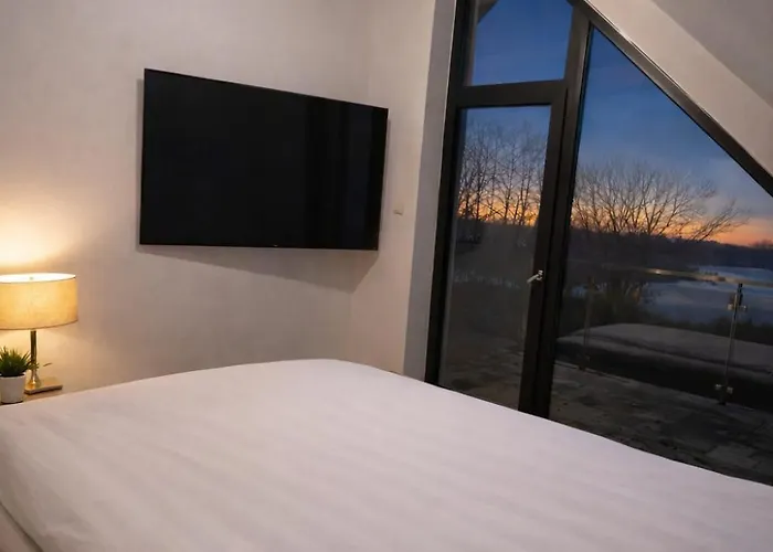 Nad Sama Woda Luksusowy Dom Nad Jeziorem Z Prywatnym Pomostem I Jacuzzi * Pasym